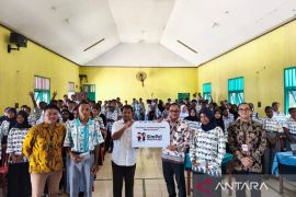 OJK beri edukasi warga Kaimana hindari praktik keuangan ilegal