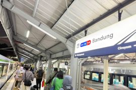 Weekend Naik Kereta Api: Duduk Santai, Ngobrol Bareng, Nikmati Pemandangan Sepanjang Perjalanan