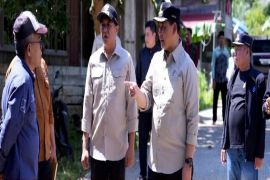 Tinjau Jembatan Lahei dan Jalan Malawaken, Shalahuddin pastikan pembangunan tepat sasaran