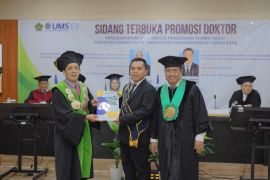 Wakil Rektor 3 IAD Probolinggo raih gelar Doktor di PAI UMS
