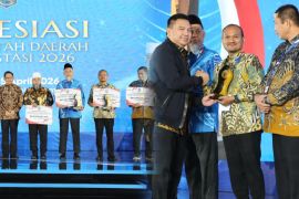 Berhasil turunkan tingkat pengangguran, Pemkot Tanjungbalai terima anugerah dari Mendagri