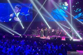 Vina Panduwinata-Ardhito Pramono duet di konser Badai Pasti Berlalu
