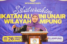 Khofifah dorong IKA Unair Lampung perkuat pembangunan berkelanjutan