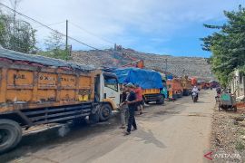 Operasional Tempat Pembuangan Akhir Burangkeng Bekasi kembali normal