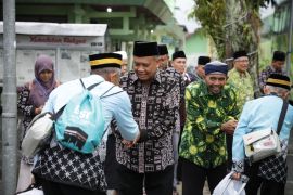Bupati lepas jamaah calon haji Kabupaten Sleman