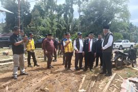 Pasaman Barat pastikan pembangunan jalan alternatif menuju Talamau