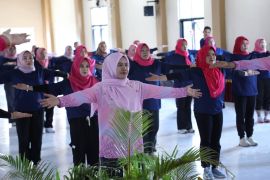 Pemkab Lombok Tengah meningkatkan pola hidup sehat warga lansia