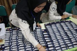 Jamaah calon haji masuk asrama Lampung