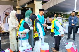 Wali Kota Mataram melepas 393 calon haji Embarkasi Lombok