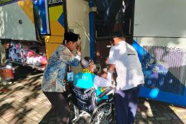 25 calon haji Mataram gunakan kursi roda