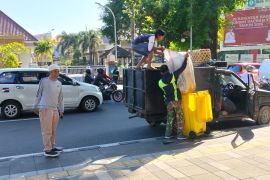 Volume sampah pengantar jamaah calon haji di Mataram capai satu ton per hari
