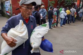 Indonesia overhauls social aid data after targeting review