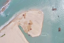 PT Timah-mitra usaha keruk alur Muara Air Kantung Bangka