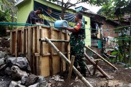 Pembangunan jembatan gantung perintis garuda di Malang