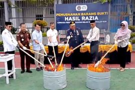 Lapas Kelas IIB Pangkalan Bun musnahkan barang sitaan