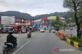 Gubernur Fakhiri ajak warga Papua dukung pembangunan kereta api