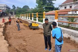 Pemkab Bogor pulihkan akses jalan longsor menuju Gunung Bunder Ciampea