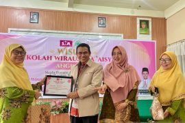 Hendry Munief di Wisuda Sekolah Wirausaha Aisyiyah Riau: Perempuan Dinilai Kunci Penggerak UMKM