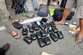 Polda Sulteng amankan enam terduga kurir narkoba di Bandara Mutiara