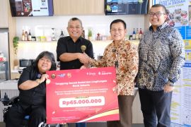 HUT ke-65, Bank Jakarta salurkan bantuan untuk difabel