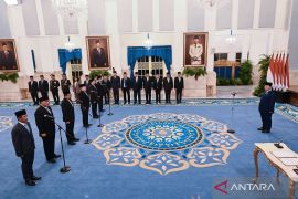 Profil Hasan Nasbi yang masuk lagi ke kabinet sebagai Penasehat Khusus