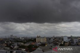Cuaca di kota-kota besar umumnya berpotensi diguyur hujan