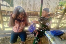 Satgas Yonif 511 berikan layanan CKG bagi masyarakat Balingga