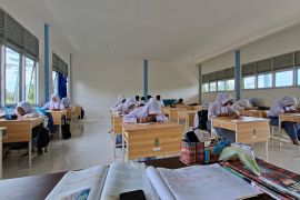 Pemprov Kalbar perluas akses pendidikan daerah terpencil