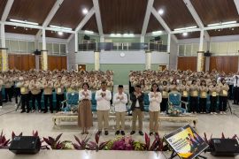 Menteri P2MI Mukhtarudin ingatkan pekerja migran RI jaga komitmen, profesionalisme