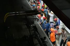 Wakil Ketua DPR Sufmi Dasco dan Kapolda Metro tinjau langsung lokasi laka KA