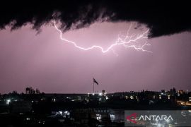 BMKG: Surabaya Senin ini berpeluang hujan disertai petir