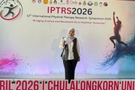 Soroti risiko jatuh pada pasien diabetes, dosen UMS raih prestasi internasional di Thailand