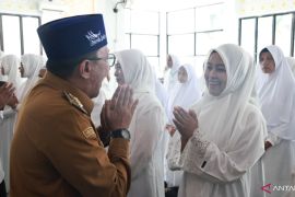 Pemkab Tanah Datar lepas 212 jamaah calon haji