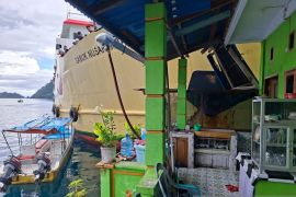 Polisi sebut kapal tabrak permukiman di Banda akibat gangguan mesin