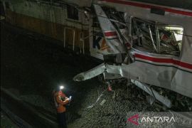 KAI sebut data sementara empat orang penumpang KRL meninggal dunia