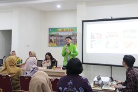 Pemkab Kapuas fasilitasi sosialisasi studi FEB UPR tingkatkan kompetensi ASN