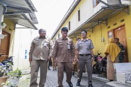 25 warga Sanggrahan Legok terima sertifikat rumah Ruspin Optimis