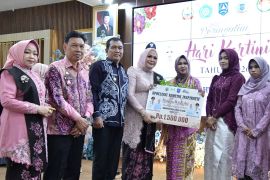 Bupati HSS : Peringatan Hari Kartini perkuat komitmen pemberdayaan perempuan