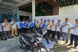 YBM PLN UP3 Tanjungpinang gelar servis motor gratis bagi pengendara ojek pangkalan