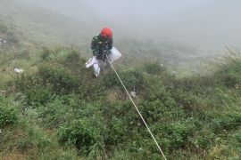 Balai TNGR bersihkan sampah di kawasan wisata Sembalun