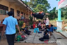 Proses perbaikan, Pemkab Bangkalan siasati keberlangsungan KBM dengan tenda darurat