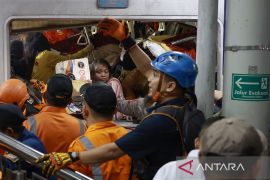 Basarnas tuntaskan evakuasi korban tabrakan KRL di Bekasi dalam 12 jam