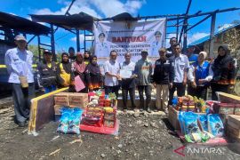 Pemkab HST gerak cepat salurkan bantuan untuk korban kebakaran di Banua Jingah