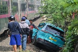 Jakarta police probe human error in Bekasi train crash that killed 16