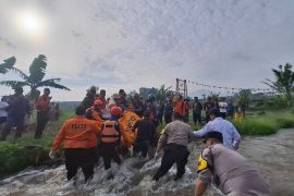 3 Hari Hilang, Pepen Suherman Ditemukan Meninggal di Sungai Cihideung Bandung
