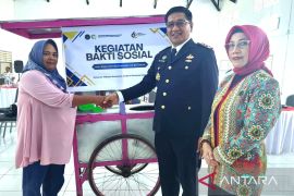 Lapas Gorontalo beri bantuan gerobak UMKM untuk keluarga narapidana