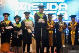 Rektor Unesa rekrut wisudawan tunanetra jadi pegawai tetap kampus
