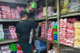 Disperindag Sidoarjo pastikan stok plastik aman imbas kenaikan harga