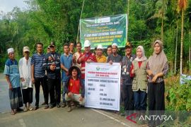 PT SMGP salurkan bibit ikan Mas untuk dukung lubuk larangan di Purba Baru