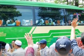 441 calon haji asal Purwakarta diberangkatkan ke Tanah Suci